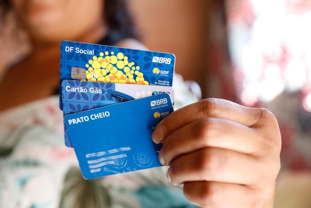 Capa da notícia: Liberados R$ 46 milhões para pagamento do Cartão Gás, Cartão Prato Cheio e DF Social